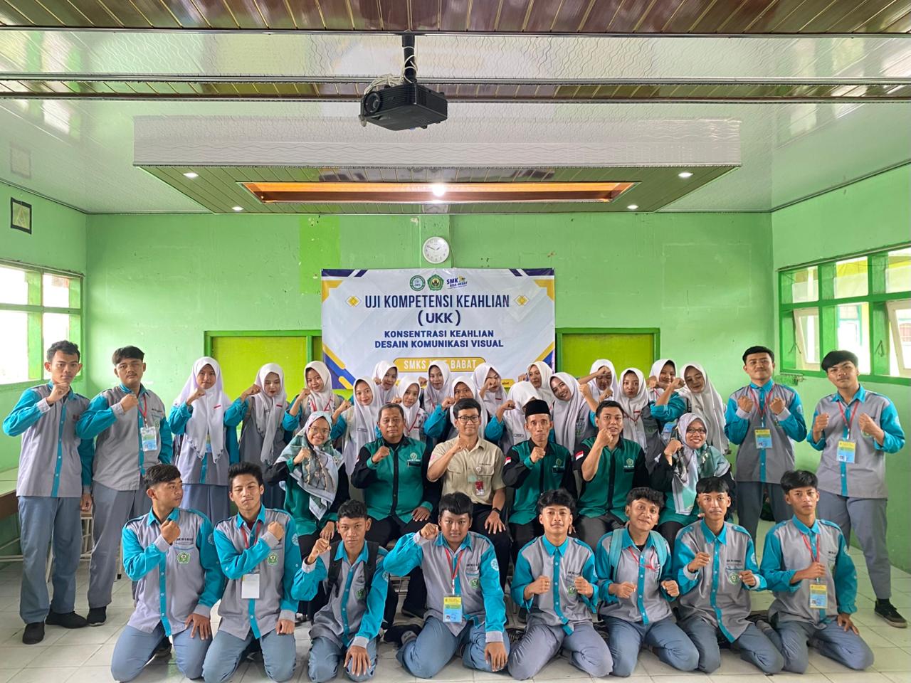 PT Indo Bismar Uji Kompetensi Siswa DKV dan TKJ SMKS NU 5 Babat Lamongan Menuju Standar Global