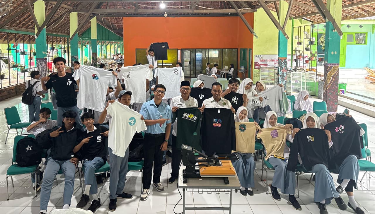 Workshop Digital Design & Screen Printing MAN 2 Pamekasan